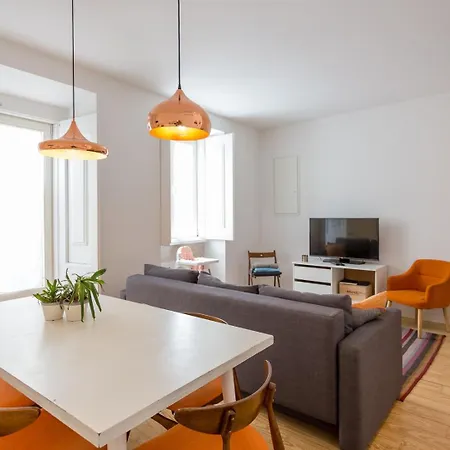 • Downtown • 2 Bedrooms • Balcony * Lisboa