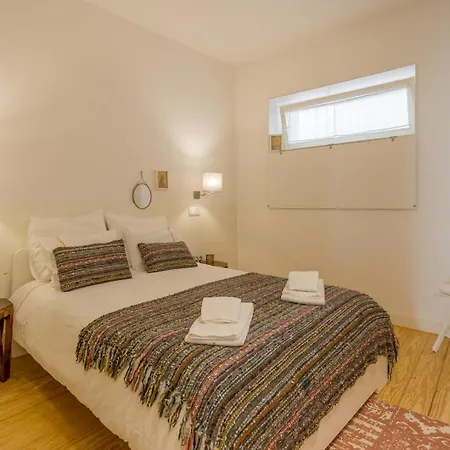 Apartment • Downtown Lisbon • 2 Bedrooms • Balcony Lägenhet Lisboa
