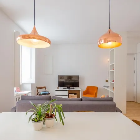 • Downtown • 2 Bedrooms • Balcony * Lisboa