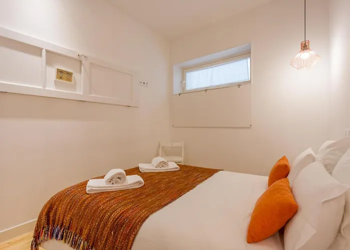 • Downtown • 2 Bedrooms • Balcony شقة *