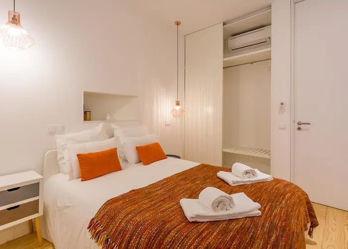 • Downtown • 2 Bedrooms • Balcony *