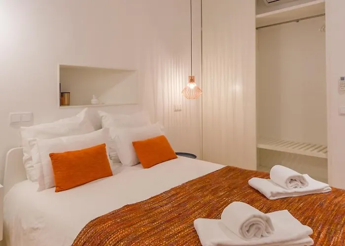 • Downtown • 2 Bedrooms • Balcony شقة