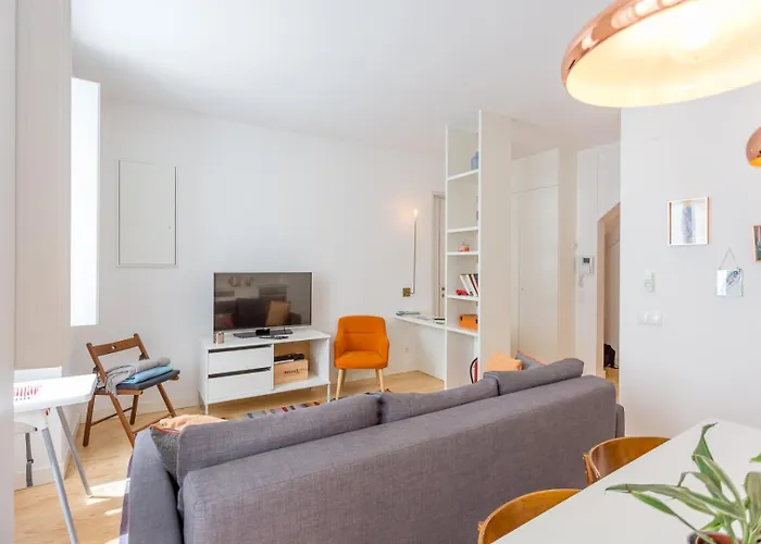 شقة • Downtown • 2 Bedrooms • Balcony *