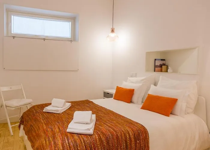 • Downtown • 2 Bedrooms • Balcony * Lisboa