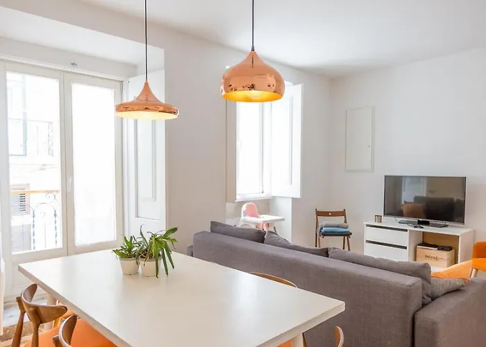 • Downtown • 2 Bedrooms • Balcony شقة