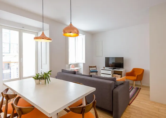 • Downtown • 2 Bedrooms • Balcony * Lisboa