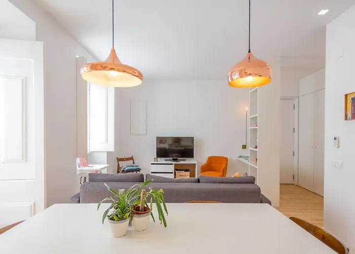 • Downtown • 2 Bedrooms • Balcony * Lisboa