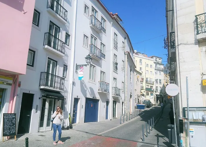 • Downtown • 2 Bedrooms • Balcony شقة Lisboa